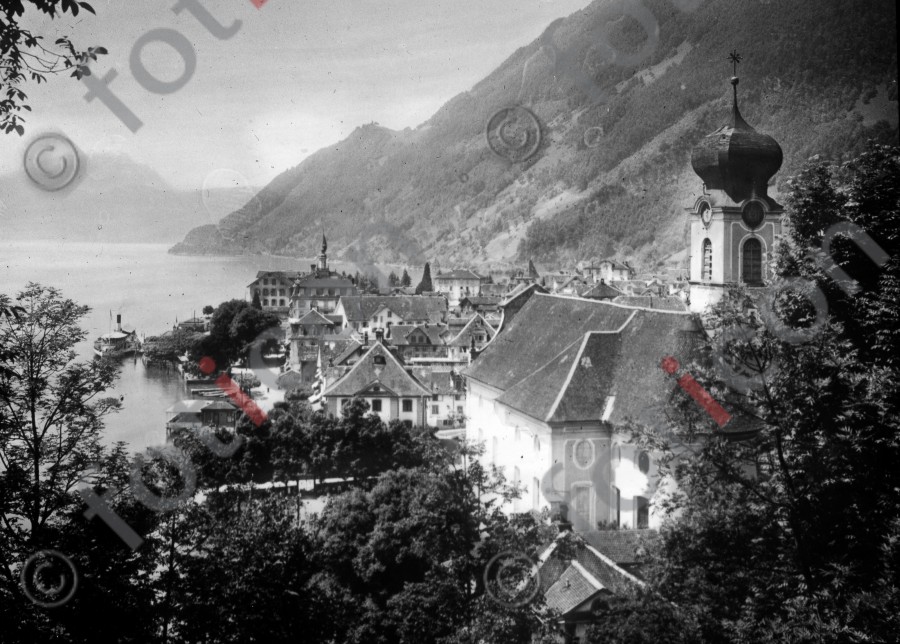 Gersau mit Kirche | Gersau with church - Foto foticon-simon-021-020-sw.jpg | foticon.de - Bilddatenbank für Motive aus Geschichte und Kultur